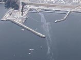 Как говорится в заявлении Tohoku Electric Power, за пределы бассейна для охлаждения топливных стержней в здании второго реактора вылилось 3,8 литра радиоактивной воды Как говорится в заявлении Tohoku Electric Power, за пределы бассейна для охлаждения топливных стержней в здании второго реактора вылилось 3,8 литра радиоактивной воды