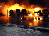 В Саратове перевернувшийся и вспыхнувший бензовоз сжег 40 машин на стоянке (ВИДЕО)