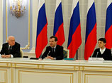 Тем временем президент РФ Дмитрий Медведев встретился в пятницу с представителями некоммерческих организаций - операторами и получателями финансовых средств на социально значимые проекты