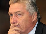 Тренер "Атланта" призвал хоккеистов "Салавата" играть, а не валяться на льду Тренер "Атланта" призвал хоккеистов "Салавата" играть, а не валяться на льду