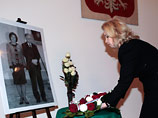 В день годовщины трагедии под Смоленском, где разбился самолет президента Польши Леха Качиньского, супруга президента РФ Светлана Медведева приехала в посольство Польши в Москве
