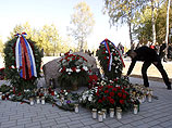 Планируется, что Медведев и Коморовский проведут краткую встречу в Смоленске, а затем посетят место авиакатастрофы, в которой 10 апреля 2010 года разбился самолет Качиньского Планируется, что Медведев и Коморовский проведут краткую встречу в Смоленске, а затем посетят место авиакатастрофы, в которой 10 апреля 2010 года разбился самолет Качиньского