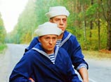 На первом месте "Каникулы строгого режима" с Сергеем Безруковым и Дмитрием Дюжевым в главных ролях На первом месте "Каникулы строгого режима" с Сергеем Безруковым и Дмитрием Дюжевым в главных ролях