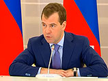 Медведев - ключевая фигура, потому что Путин полагает, что вокруг него со временем образуется более либеральный, но все же лояльный противовес национал-консерваторам