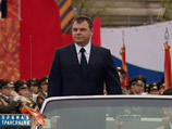 Парад Победы все же примет министр обороны Сердюков, его встретят семью маршами