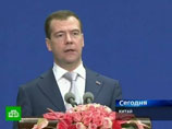 По словам Медведева, важно, чтобы доступ к новым возможностям и благам развития "не был ограничен отдельными группами и слоями населения или странам, никто не должен быть обделен и, тем более, выброшен на обочину