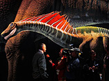 Маменчизавр стал главным экспонатом открывающейся в субботу выставки "Крупнейшие динозавры мира", представленной накануне журналистам в Национальном музее естествознания в Нью-Йорке
