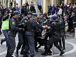Полиция задержала 65 участников несанкционированной акции в Баку 