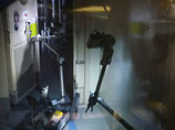 Два самоходных гусеничных робота с манипуляторами, которых бесплатно предоставила частная компания iRobot, провели замеры уровня радиации внутри энергоблоков и установили, что долгое время работать там для человека крайне опасно