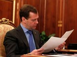 В связи с уходом Миронова заговорили о "бредовых" планах Медведева возглавить "справедливороссов" В связи с уходом Миронова заговорили о "бредовых" планах Медведева возглавить "справедливороссов"