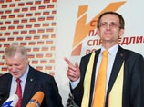 Обиженно называя это "междусобойчиком", партийцы готовят новому лидеру открытое письмо с призывом о добровольном отказе от полномочий и ждут иного руководителя из числа "известных федеральных политиков" Обиженно называя это "междусобойчиком", партийцы готовят новому лидеру открытое письмо с призывом о добровольном отказе от полномочий и ждут иного руководителя из числа "известных федеральных политиков"