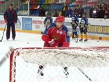 Путин принял участие в тренировке детских хоккейных команд, 16 апреля 2011 года