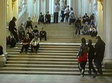 Путин поручил поднять зарплату наименее оплачиваемым работникам музеев и библиотек Путин поручил поднять зарплату наименее оплачиваемым работникам музеев и библиотек