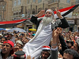Cотни тысяч человек вышло на улицы в Адене и городе Таиз на юге страны в знак протеста против его правления