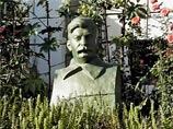 В Узбекистане снесли последний памятник Сталину - он стоял в огороде (ВИДЕО) В Узбекистане снесли последний памятник Сталину - он стоял в огороде (ВИДЕО)