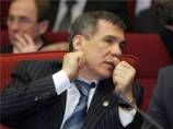 Глава Татарстана призвал татар не допускать распространения в мечетях чуждых радикальных течений Глава Татарстана призвал татар не допускать распространения в мечетях чуждых радикальных течений