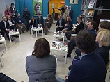 "Задача президента заключается в том, чтобы принимать правильные решения в области регулирования общественных отношений, к которым относится и интернет", - заявил Медведев "Задача президента заключается в том, чтобы принимать правильные решения в области регулирования общественных отношений, к которым относится и интернет", - заявил Медведев