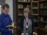 Медведев встретился с деятелями российского интернета и пообещал: государство не будет "накладывать на него лапу" Медведев встретился с деятелями российского интернета и пообещал: государство не будет "накладывать на него лапу"