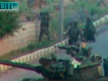 Колонна бронетехники вошла в охваченный волнениями город Дераа в Сирии