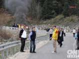 В Турции бросили гранату в машину сопровождения премьер-министра В Турции бросили гранату в машину сопровождения премьер-министра