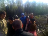 Защитники Химкинского леса приостановили вырубку, бросившись под трактор