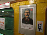 В метро Санкт-Петербурга были расклеены плакаты со Сталиным