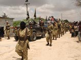 Группировка "Аль-Шабаб" ("Молодежь") контролирует большую часть южного и центрального Сомали, а также значительную часть столицы страны Могадишо. На подконтрольной территории "Аль-Шабаб" вводит законы шариата в самой жесткой форме