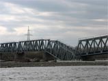 Один пролет железнодорожного моста рухнул в субботу в 3:20 мск в реку Абакан в Республике Хакасия в 7 км от станции Камышта на территории Аскизского района. Пострадавших нет Один пролет железнодорожного моста рухнул в субботу в 3:20 мск в реку Абакан в Республике Хакасия в 7 км от станции Камышта на территории Аскизского района. Пострадавших нет