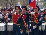 Центром всенародных торжеств 9 мая по традиции станет Москва. В 10:00 на Красной площади стартует военный парад войск Московского гарнизона с показом военной техники (более 100 единиц)