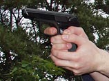 Неизвестный мужчина в ночь на понедельник обстрелял из пистолета группу сотрудников милиции, принимавших участие в оперативных мероприятиях в одном из пригородов Астрахани