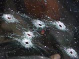 Ответным огнем стражи порядка повредили автомобиль нападавшего и задержали водителя. "Интерфакс" уточняет, что задержаны все пять человек, которые находились в автомобиле Ответным огнем стражи порядка повредили автомобиль нападавшего и задержали водителя. "Интерфакс" уточняет, что задержаны все пять человек, которые находились в автомобиле