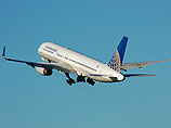 На борту самолета американской авиакомпании Continental Airlines, выполнявшего рейс из Хьюстона в Чикаго, в понедельник произошел неприятный инцидент