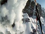 Экстремал бейс-джампер Матье Жиро опубликовал в интернете невероятное видео, снятое во время экстремального прыжка с парашютом в заснеженных французских Альпах