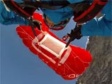 Невероятное ВИДЕО: лыжник-экстремал спасся от гигантской лавины в Альпах
