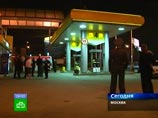 СМИ: на московской АЗС нашли причудливо украшенный нож, с которым кавказец в черном устроил ночную резню