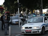 Как сообщает NEWSru Israel со ссылкой на радиостанцию "Коль Исраэль", в Тель-Авиве тяжелый грузовик Iveco красного цвета протаранил группу легковых автомобилей и скрылся