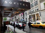 14 мая, 62-летний глава МВФ был арестован по подозрению в сексуальном домогательстве к горничной в нью-йоркском отеле Sofitel, где он занимал роскошный многокомнатный номер стоимостью три тысячи долларов за ночь