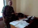 В интернете появился видеоролик, на котором изображены военнослужащие, пытающиеся разбудить заснувшего за столом Матвеева В интернете появился видеоролик, на котором изображены военнослужащие, пытающиеся разбудить заснувшего за столом Матвеева
