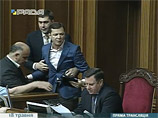 В Раде вновь подрались депутаты: "ласковый" Мартынюк схватил Ляшко за горло и бросил в президиум (ВИДЕО)