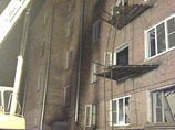 Как сообщалось, обрушение межэтажных перекрытий в квартирах первого и второго подъезда с четвертого по первый этаж жилого дома 1932 года постройки на Советской улице произошло во вторник около 20:30
