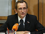 Левичев напомнил, что согласно федеральному закону, Миронов может получить депутатский мандат, от которого он отказался после выборов в 2007 году, так как он возглавлял предвыборные списки эсеров