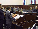 Бывший глава Международного валютного фонда (МВФ) Доминик Стросс-Кан может быть отпущен под залог, однако к нему следует приставить вооруженного охранника Бывший глава Международного валютного фонда (МВФ) Доминик Стросс-Кан может быть отпущен под залог, однако к нему следует приставить вооруженного охранника