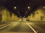 ДТП в Лефортовском тоннеле в Москве: "ВАЗ-2108" протаранил "КамАЗ" коммунальных служб