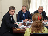 Сурков поработал в такой приемной. Он принял двух жителей Махачкалы, еще с одним переговорил по телемосту Сурков поработал в такой приемной. Он принял двух жителей Махачкалы, еще с одним переговорил по телемосту