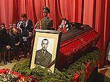 Гроб с телом полковника был установлен в актовом зале Главного управления ГПС на Пречистенке