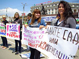 Участники голодовки за места в детских садах Владивостока вышли на пикет в центре города