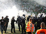 В Австрии футбольный газон превратился в поле битвы с полицией 