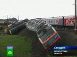 МАЗ сбил два поезда в Оренбургской области: 14 вагонов сошли с рельсов, 13 раненых