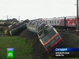 МАЗ сбил два поезда в Оренбургской области: 14 вагонов сошли с рельсов, 13 раненых МАЗ сбил два поезда в Оренбургской области: 14 вагонов сошли с рельсов, 13 раненых
