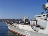 По их словам, корабль "Керчь" отправляется через три месяца в Ливию и всех солдат, которые должны были вот-вот пойти на дембель, заставляют подписывать контракт на дальнейшую службу